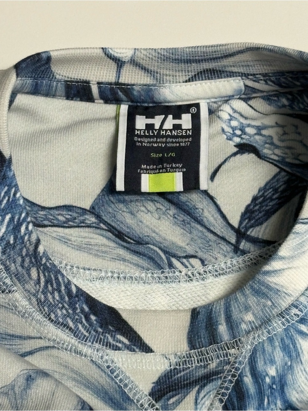Helly Hansen Women's Large Sweatshirt - Navy Floral Pattern - Picture 3 of 6